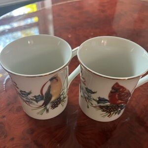 Lenox! Beautiful  cups  perfect for Christmas. Good condition.